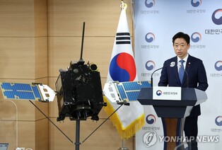 (LEAD) S. Korea's lunar orbiter Danuri enters orbit of moon