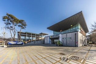 흙으로 빚어 구운 그릇…김해분청도자박물관 '자기' 기획전