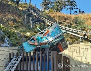 탈선 후 1년째 휴장…애물단지 된 통영 욕지도 모노레일