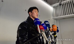 울버햄프턴 황희찬, 노인·아동 복지시설에 패딩 200벌 기부