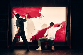 연극 무대로 올라온 미술…비슷하면서도 다른 '2색' 매력