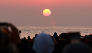 [Moment to Focus] New year's 1st sunrise in S. Korea