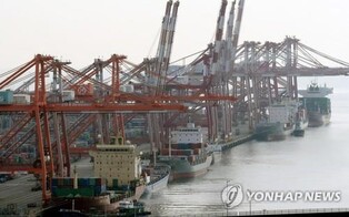 (LEAD) S. Korea logs record high exports, largest ever trade deficit in 2022