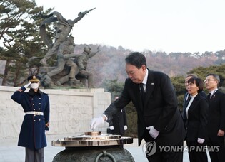 Yoon says reforms of labor, education, pension cannot be delayed any longer