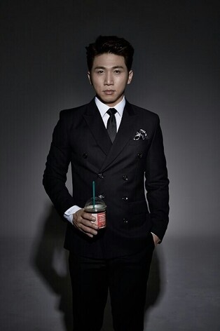 Yoo Se-yoon transforms into Hip-hop singer