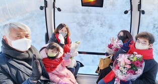 Jeongseon Gariwangsan cable car starts operation... climbed 1,381m above sea level in 20 minutes