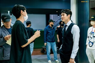 Behind photos of Yoo Yeon-seok filming 'The Interest of Love'