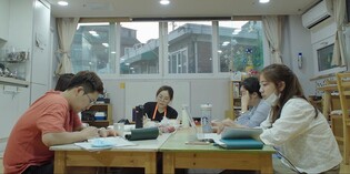 '사각지대' 돌봄 노동자 이야기…'나는 마을 방과후 교사입니다'