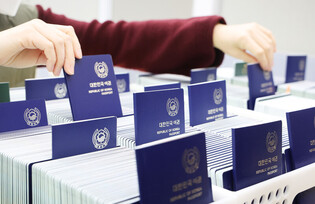 [Moment to Focus] Passport issuance on increase