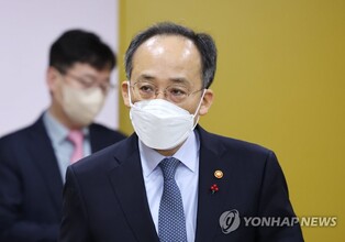 (LEAD) S. Korea to spend at least 60 pct of budget in H1 amid economic fears