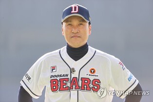 KBO legend Lee Seung-yuop wants focus on players in 1st season as manager