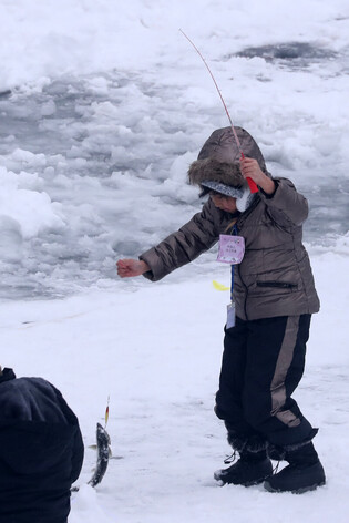 [Moment to Focus] Ice fishing festival