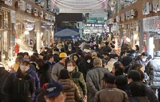 [Moment to Focus] Traditional market ahead of Lunar New Year