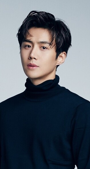 Director Park Hoon-jung's new film 'Tyrant' starring Kim Seon-ho, Cha Seoung-won, Kim Kangwoo