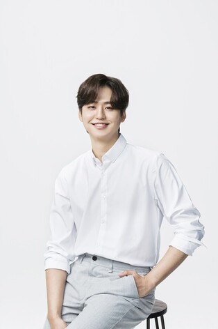 Lee Solomon to hold first solo concert