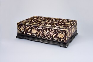 'Mother of pearl inlaid Laquered box' from 16th century returns to S.Korea from United States
