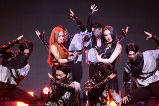 Photos from debut media showcase of K-pop girl group Prim Rose