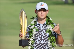 결혼 후 첫 대회서 우승 김시우 "이보다 더 좋을 수는 없다"