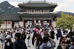 설 연휴에 4대 궁·종묘·왕릉 개방…경복궁에선 '세화' 나눔