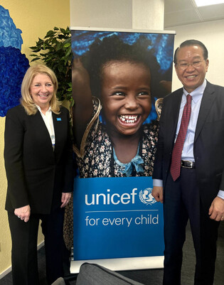 Unification minister meets UNICEF chief