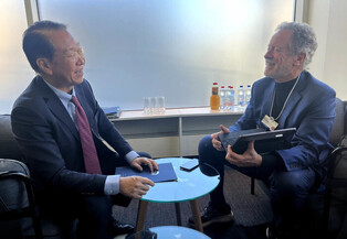Unification minister meets WFP chief