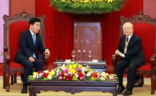 S. Korean parliamentary leader meets Vietnam's Communist Party chief