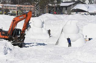 Prep for snow fest