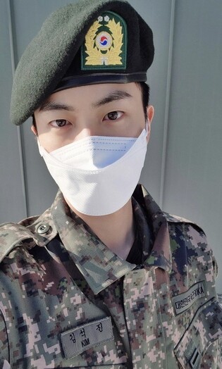BTS' Jin completes basic military training