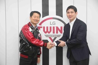 KBO club Twins sign star shortstop to 6-yr extension