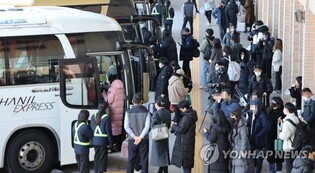 "3년만에 온가족 모여"…설 연휴 '대이동' 시작(종합)