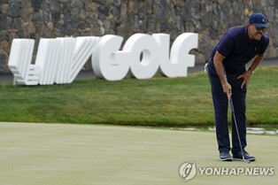 LIV 골프, 랭킹 포인트 받을까…심사에 PGA 투어 커미셔너 제외
