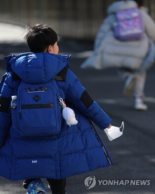 S. Korea's new COVID-19 cases rebound to over 30,000 after holiday