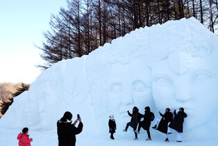 [Moment to Focus] Avatar sculptures made with snow