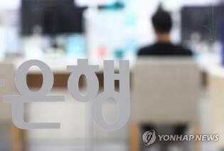 [OK!제보] 콧줄 단 80대 중환자, 병실침대 끌고 은행 간 사연