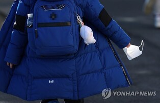 S. Korea's new COVID-19 cases fall below 20,000 ahead of lifting of indoor mask mandate