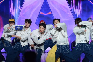 Performance photos of 8TURN during debut media showcase of '8TURNRISE"