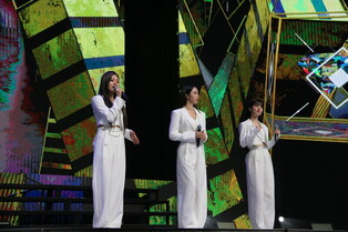 VIVIZ performing 'So Special' during media showcase for 3rd mini album 'VarioUS'