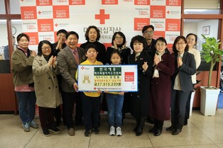 제주예총, 혈액암 투병 '제주어 가수' 양정원 후원금 전달