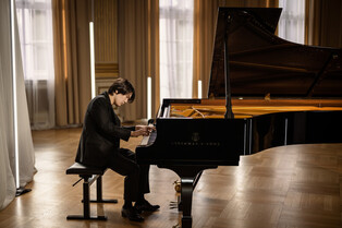 Photos of S.Korean pianist Cho Seong-jin drops