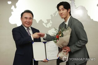 Olympic short track champion Hwang Dae-heon named honorary ambassador for world championships in Seoul