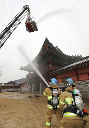 [Moment to Focus] Fire drill at World Heritage site
