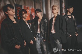 TXT spends 2nd week in top 3 of Billboard albums chart