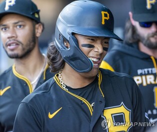 MLB닷컴 "배지환, 개막 로스터 진입 가능성 높은 유망주"