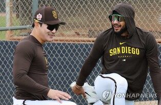 마차도·보하르츠 옆엔 김하성…MLB 샌디에이고 '핵심'과 구슬땀