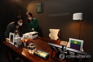 마지막 원고 쓴 책상, 손때 묻은 안경…시대의 스승이 남긴 흔적