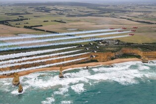 [Moment to Focus] Friendship flight of S. Korea-Australia aerobatic flight team