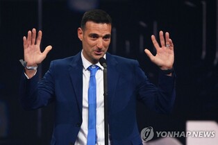 아르헨 월드컵 우승 이끈 스칼로니, 북중미 대회까지 지휘봉