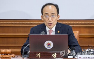 (LEAD) Finance minister urges passage of bill on tax incentives for chipmakers