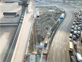 광화문 월대 발굴 현장서 일제강점기 철로 발견