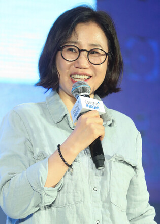 Writer Kim Eun-sook donates 20 million won for fire recovery in Guryong Village